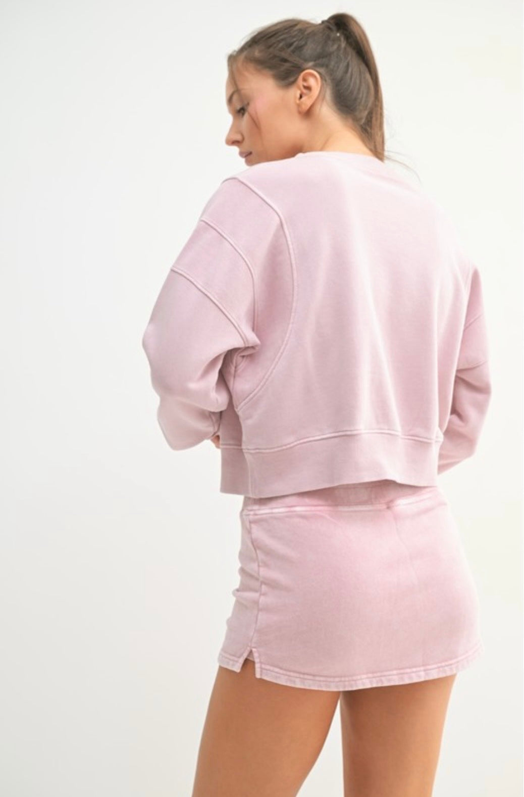 Mineral wash crop sweat shirt