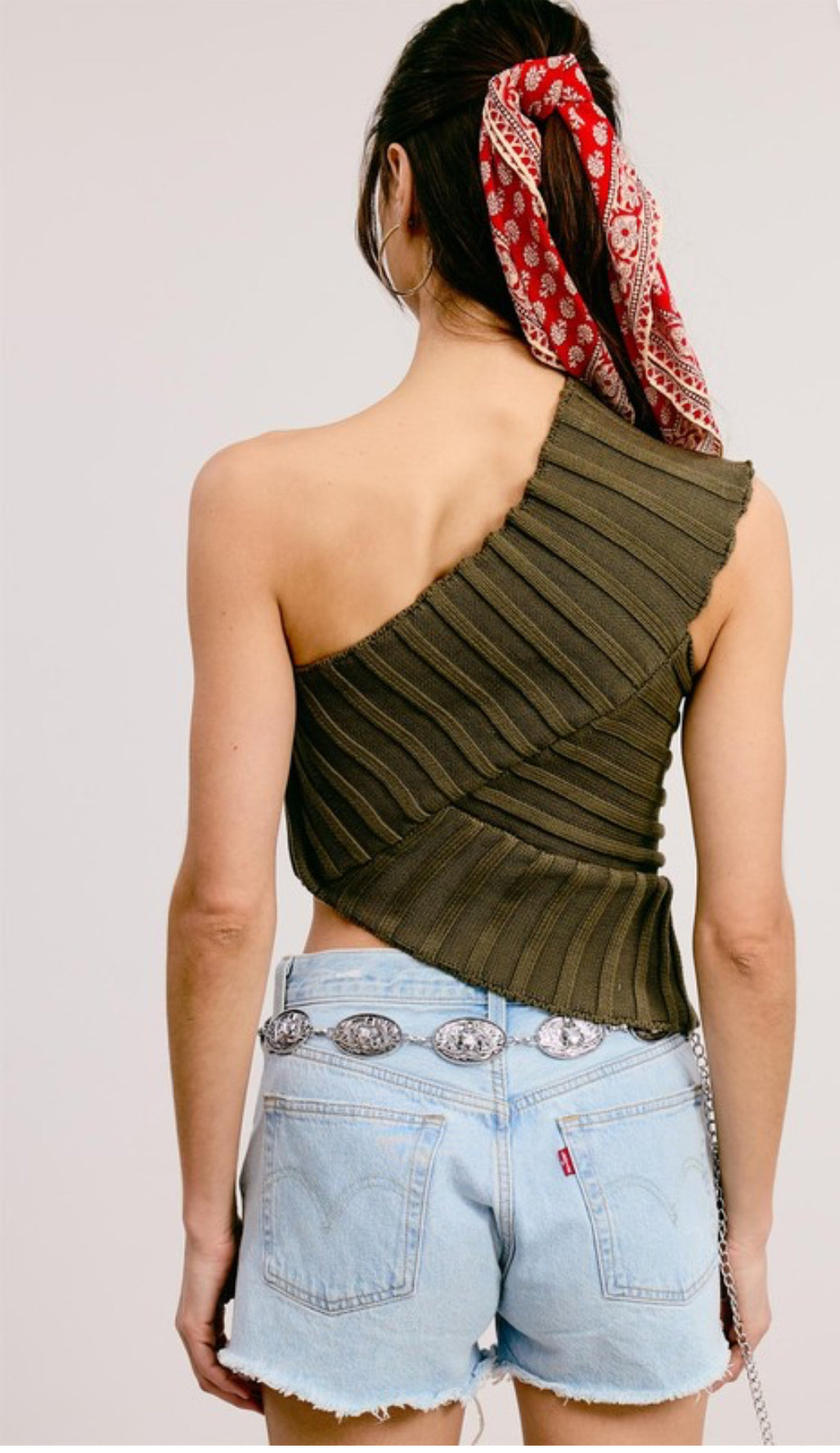 Asymmetrical ribbed top